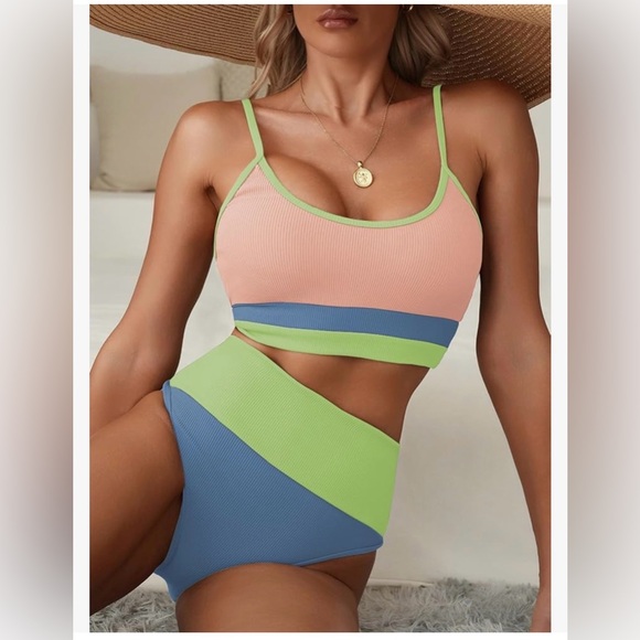 🌸. Colorblock Bikini Set - Pink, Green, and Blue - Picture 2 of 5